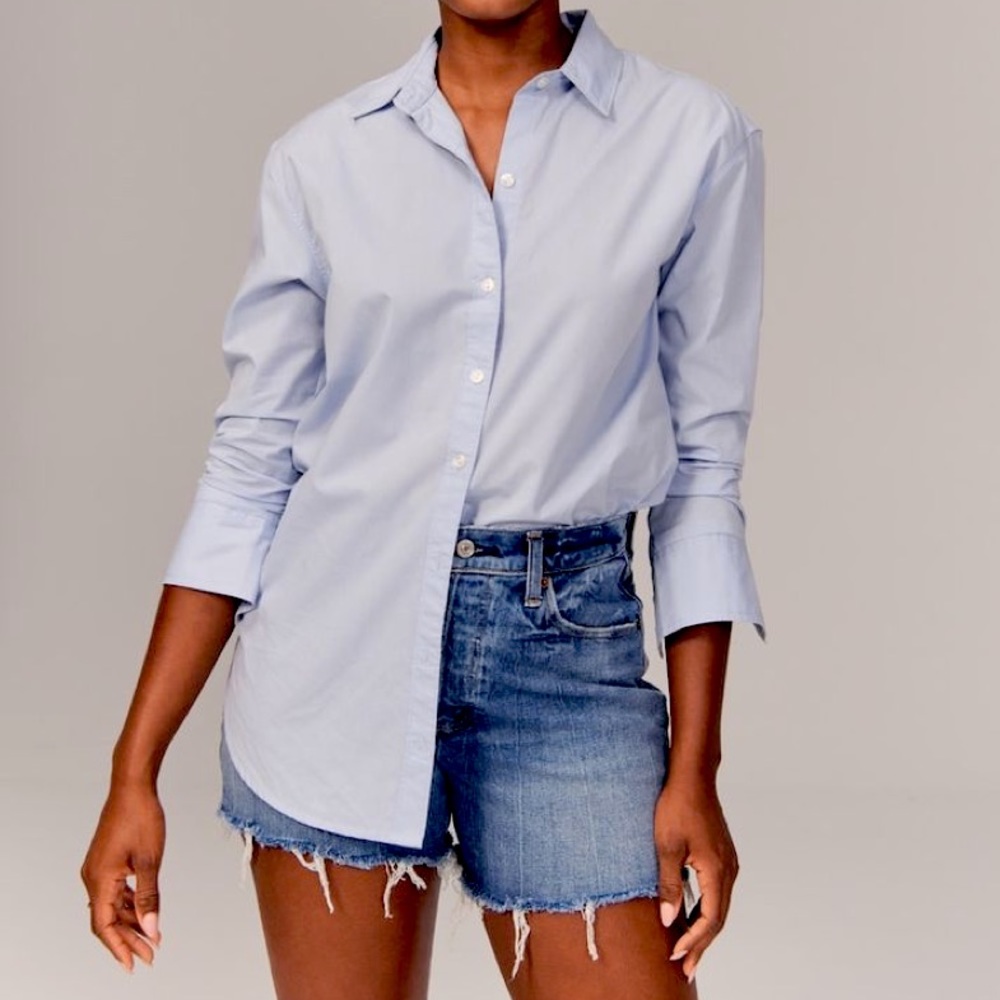 Abercrombie and Fitch Curve love high rise dad short. Size 26 (2). Medium wash